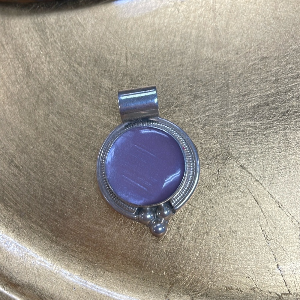 9.25 Mexico vintage sterling silver pendant. Purple cats eye.